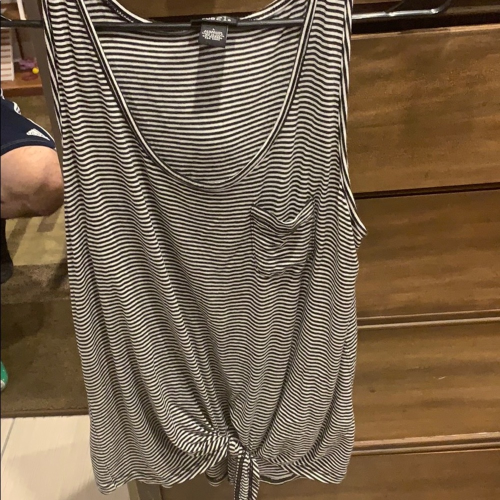 Rue 21 front tie tank top